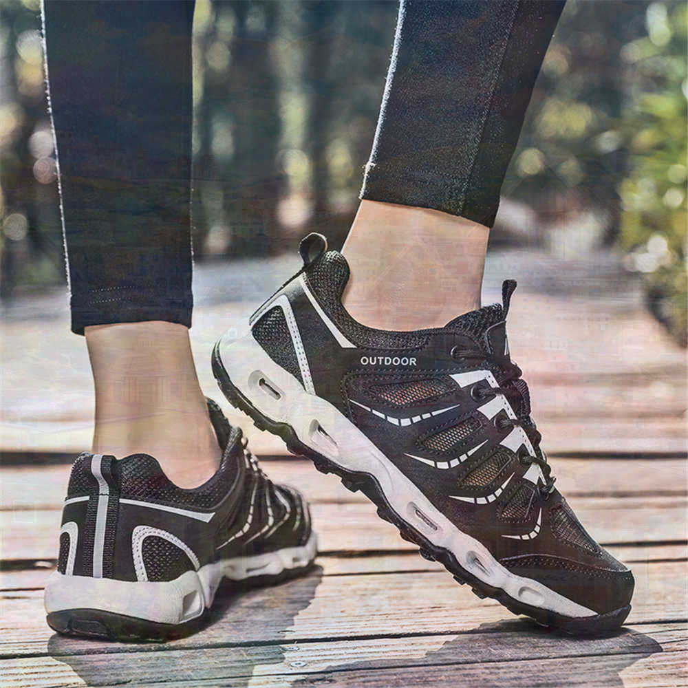Sumer Round Tip Silver Sneaker - огляд і ціна Tech Office Accessories